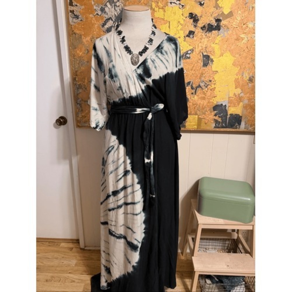 Lulu's Needed Me Tie Dye Black & White Maxi Dress M